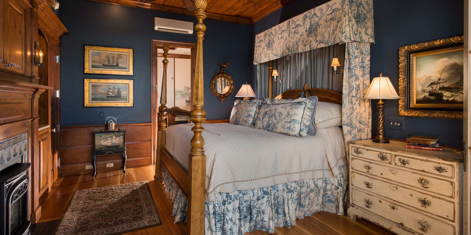 Characteristic of the seaport homes of Nantucket, the Nantucket Guest Room will certainly take you back to the whaling era and Herman Melville’s Moby Dick